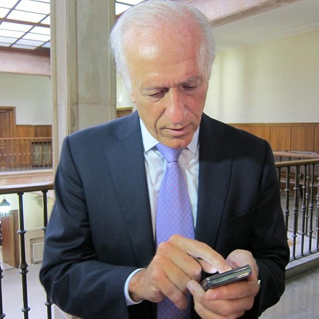 Agustín Azparren, abogado de Pilar de Lara, sorprendido por la sanción, sobre todo por lo "excepcional" del cambio de destino Agustín Azparren, abogado de Pilar de Lara, sorprendido por la sanción, sobre todo por lo "excepcional" del cambio de destino