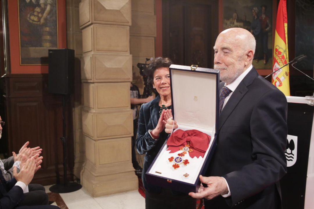 Raúl Guerra Garrido recibe la Gran Cruz de la Orden Civil de Alfonso X el Sabio Raúl Guerra Garrido recibe la Gran Cruz de la Orden Civil de Alfonso X el Sabio
