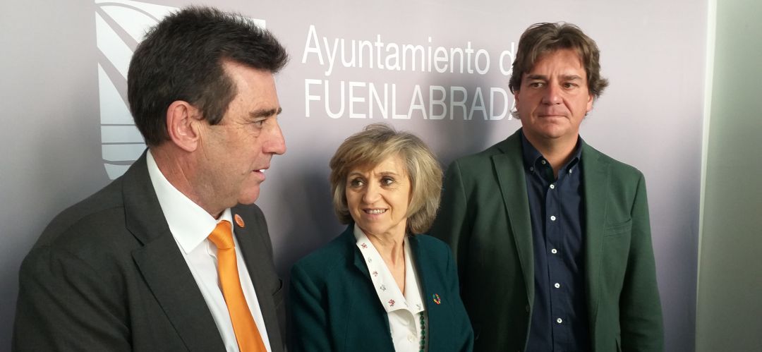 La ministra de Sanidad, Bienestar Social y Consumo ha abierto con una ponencia el XXV Congreso Anual de la Asociación Estatal de Directoras y Gerentes de Servicios Sociales. La ministra de Sanidad, Bienestar Social y Consumo ha abierto con una ponencia el XXV Congreso Anual de la Asociación Estatal de Directoras y Gerentes de Servicios Sociales.