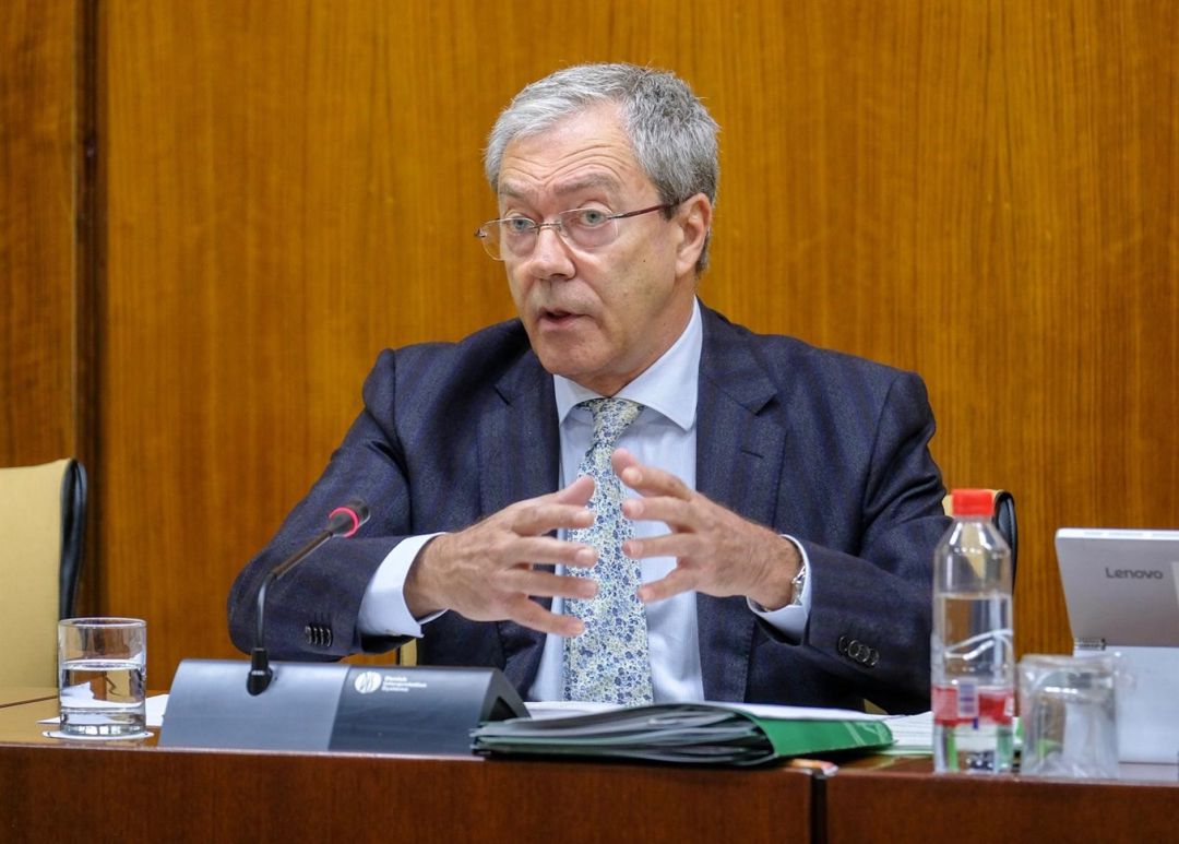 Rogelio Velasco, consejero de Economía, en el Parlamento andaluz Rogelio Velasco, consejero de Economía, en el Parlamento andaluz