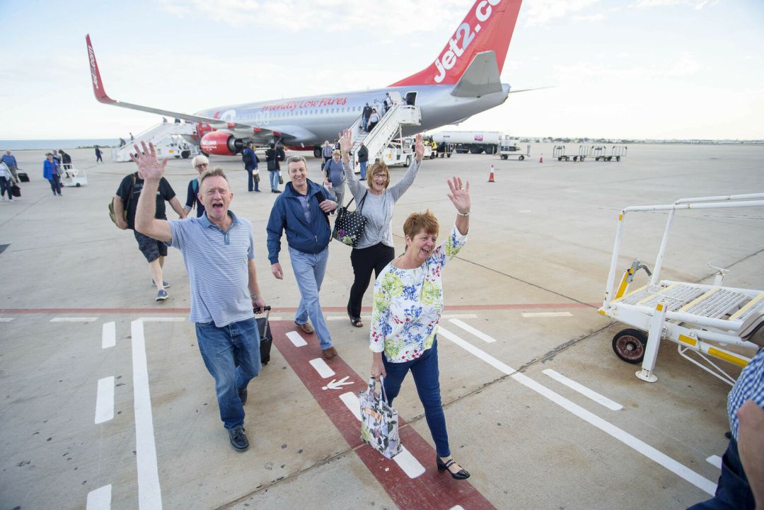 Vuelos desde Almería a 36 destinos este verano. Vuelos desde Almería a 36 destinos este verano.