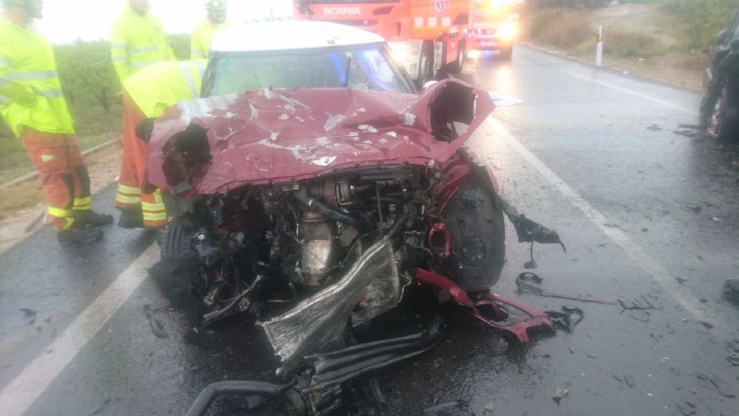 Coche siniestrado en el accidente en el que han fallecido dos jóvenes Coche siniestrado en el accidente en el que han fallecido dos jóvenes