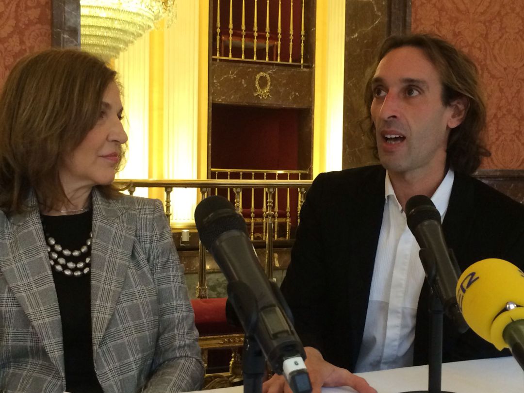 Rubén Olmo contesta a la SER durante la rueda de prensa Rubén Olmo contesta a la SER durante la rueda de prensa
