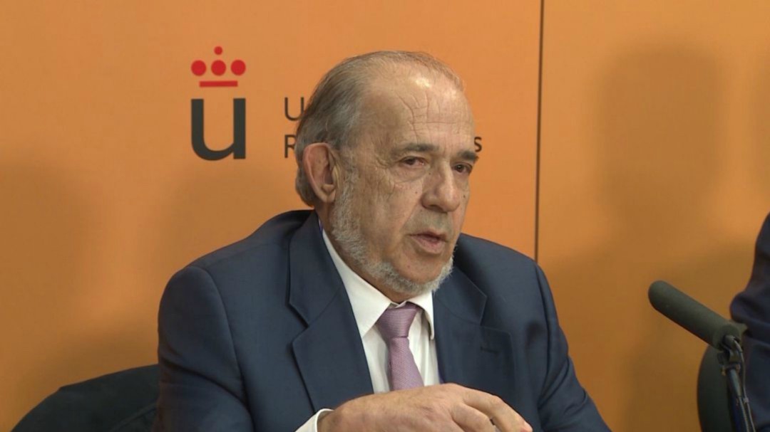 Muere Álvarez Conde, director del máster de Cifuentes