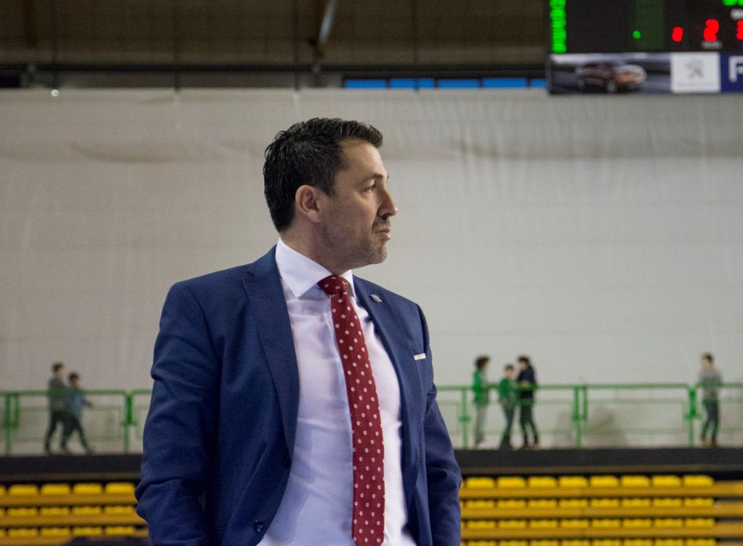 El Club Ourense Baloncesto, eliminó todo fantasma que pudiese aparecer en una cancha muy compliacada como la del Prat. Al final 67-88. El Club Ourense Baloncesto, eliminó todo fantasma que pudiese aparecer en una cancha muy compliacada como la del Prat. Al final 67-88.