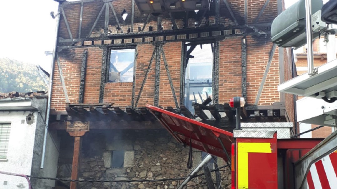 Dos heridos en Candeleda por una explosión de gas