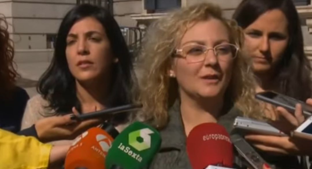 María Sevilla ha sido detenida por no entregar a su hijo. María Sevilla ha sido detenida por no entregar a su hijo.