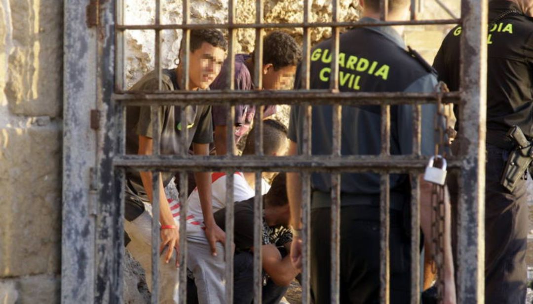 Menores en una redada de la Guardia Civil en Melilla Menores en una redada de la Guardia Civil en Melilla