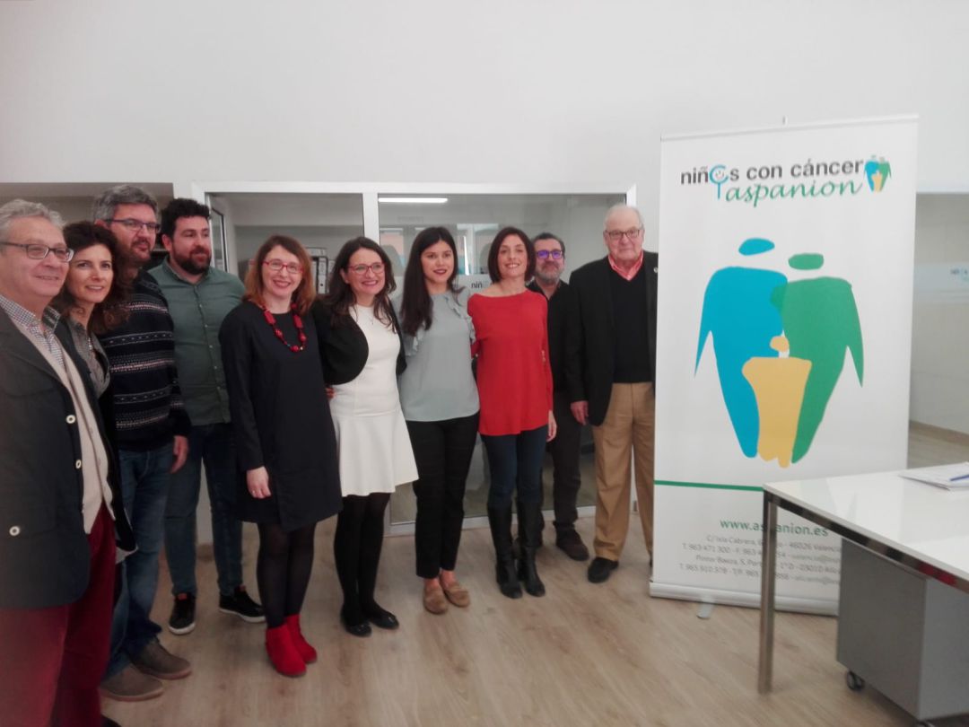 La vicepresidenta y consellera de Igualdad y Políticas Inclusivas, Mónica Oltra, (c) en su visita a la nueva sede de Aspanion en Alicante. La vicepresidenta y consellera de Igualdad y Políticas Inclusivas, Mónica Oltra, (c) en su visita a la nueva sede de Aspanion en Alicante.