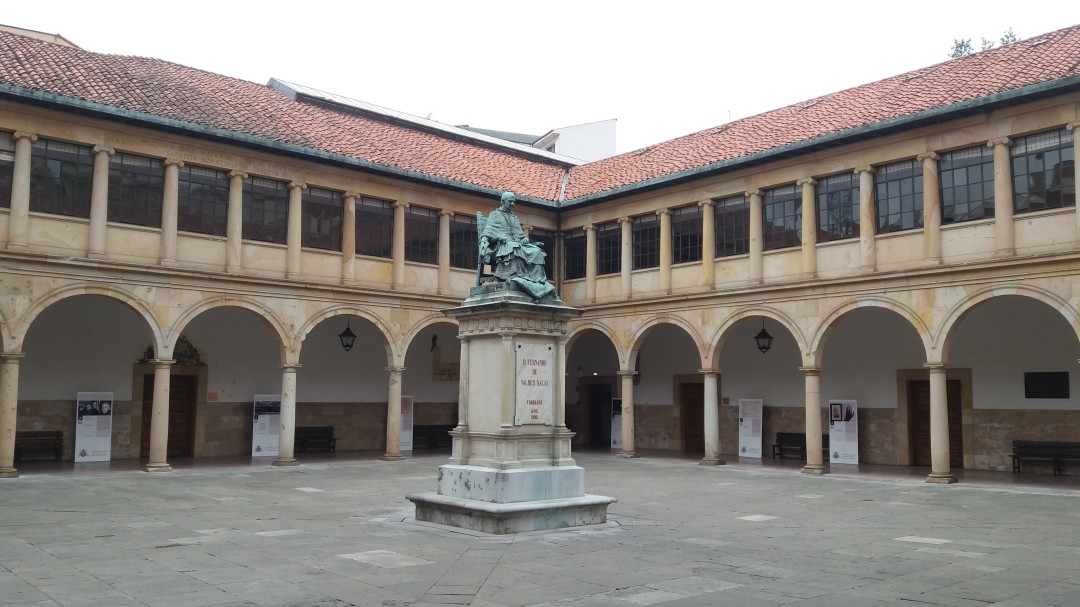 La mitad de los titulados de la Universidad de Oviedo trabaja "en lo suyo" al año de acabar su carrera