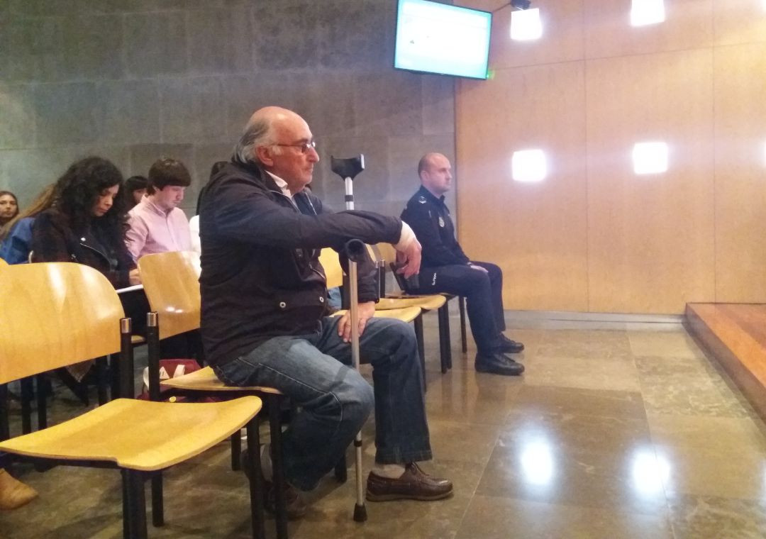 "El solitario asturiano", absuelto por los atracos de dos oficinas de Caja Rural en Oviedo en 2016, el día del juicio en los juzgados de la capital. "El solitario asturiano", absuelto por los atracos de dos oficinas de Caja Rural en Oviedo en 2016, el día del juicio en los juzgados de la capital.