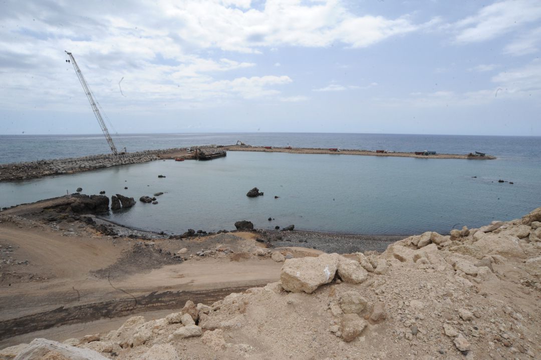 El dique de abrigo durante las obras de construcción. El dique de abrigo durante las obras de construcción.