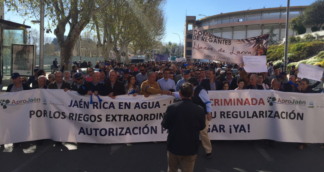 Multitudinaria manifestación de regantes en la capital jiennense producida en marzo Multitudinaria manifestación de regantes en la capital jiennense producida en marzo