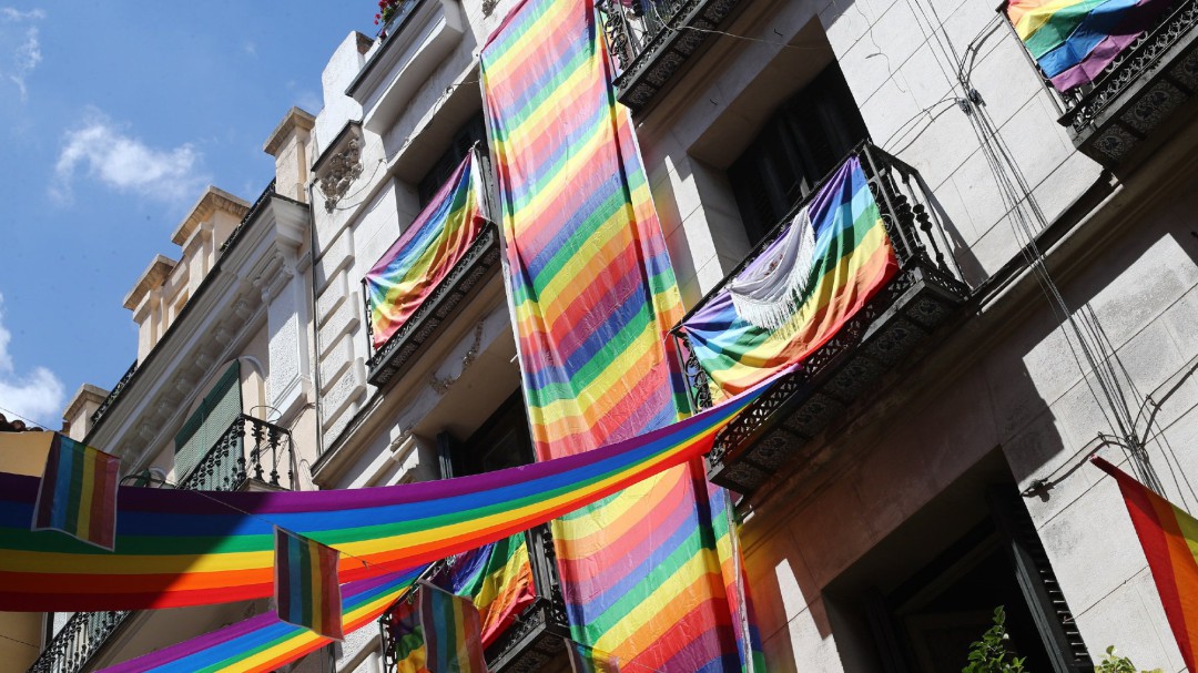 La Comunidad tarda 2 años en multar a una 'coach' que ofrecía curar la homosexualidad