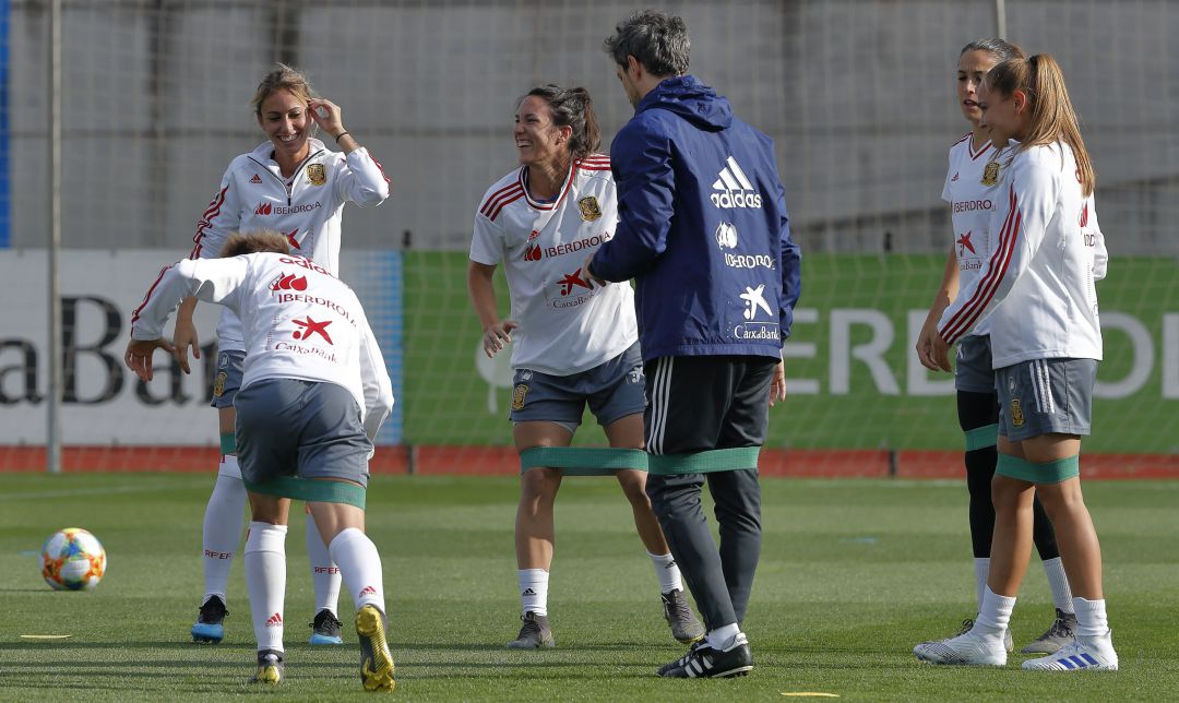 Entrenamiento de la selección absoluta femenina Entrenamiento de la selección absoluta femenina