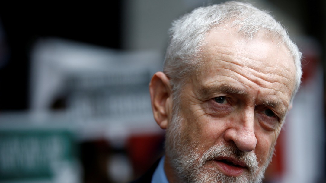 Londres investiga un vídeo en el que aparecen militares disparando a una foto de Jeremy Corbyn