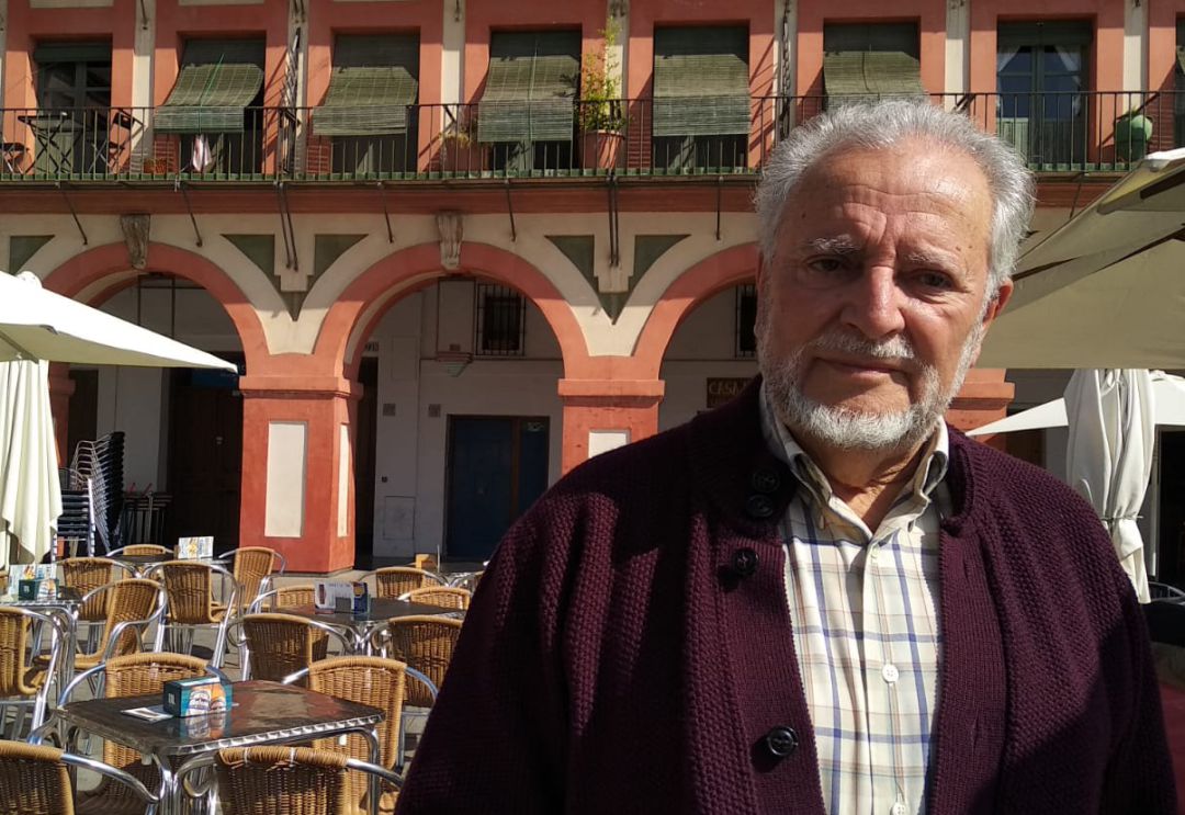 Julio Anguita, en la Plaza de la Corredera en Córdoba Julio Anguita, en la Plaza de la Corredera en Córdoba