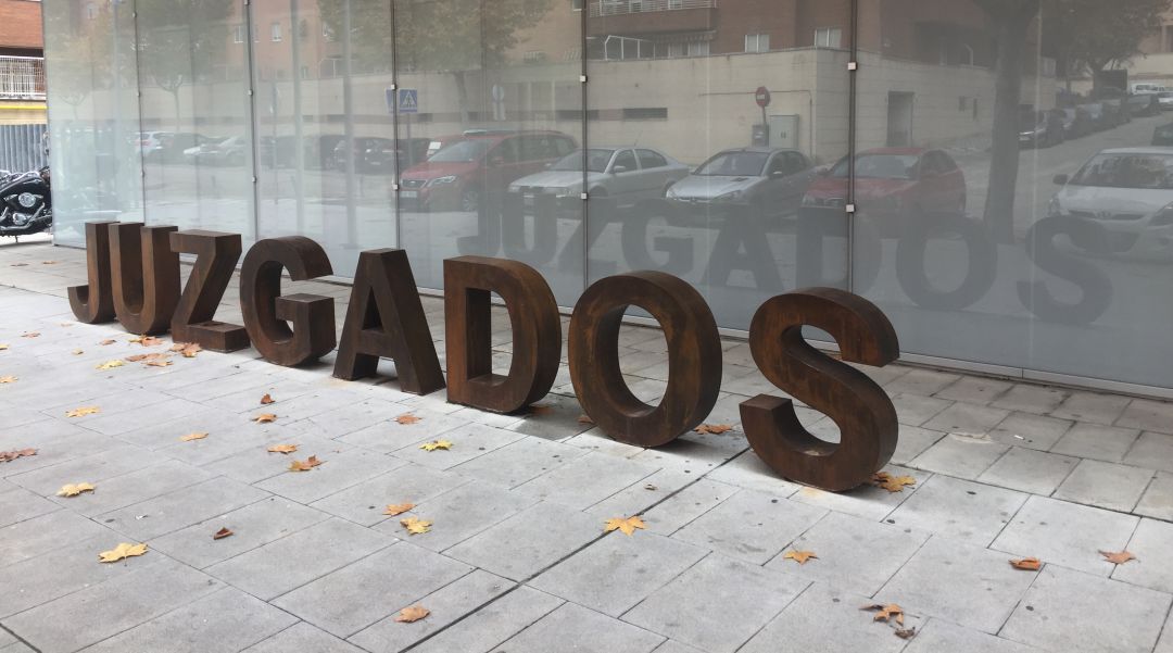 Investigan si la niña de la detenida por retener a su hijo estaba "en riesgo" Investigan si la niña de la detenida por retener a su hijo estaba "en riesgo"