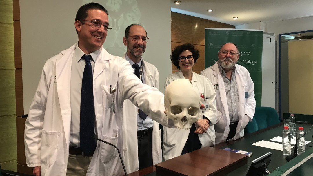 Extirpan un tumor cerebral a un joven tras trasvasarle el área del lenguaje al otro hemisferio