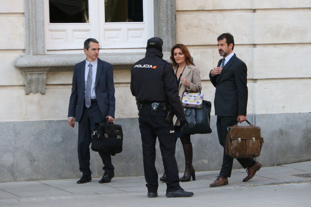 Juicio al procés: El 'número dos' de los Mossos asegura que Puigdemont vinculaba la independencia con la violencia Juicio al procés: El 'número dos' de los Mossos asegura que Puigdemont vinculaba la independencia con la violencia