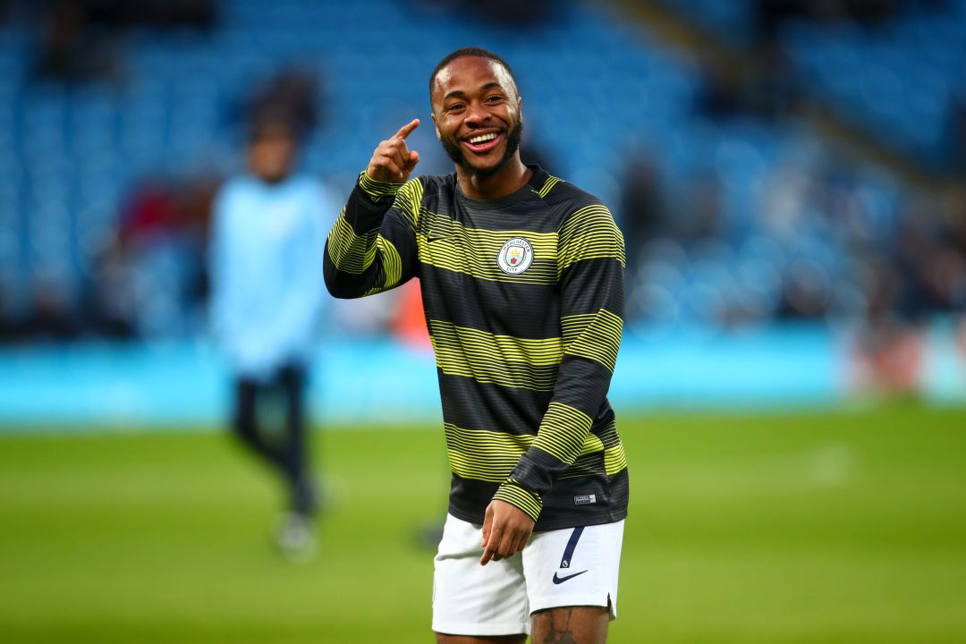 Raheem Sterling, realizando ejercicios de calentamiento en el Manchester City-Cardiff Raheem Sterling, realizando ejercicios de calentamiento en el Manchester City-Cardiff