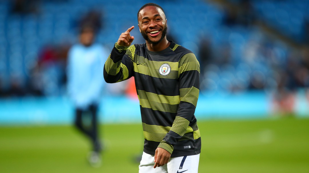 El gesto solidario de Sterling con los niños de su antigua escuela