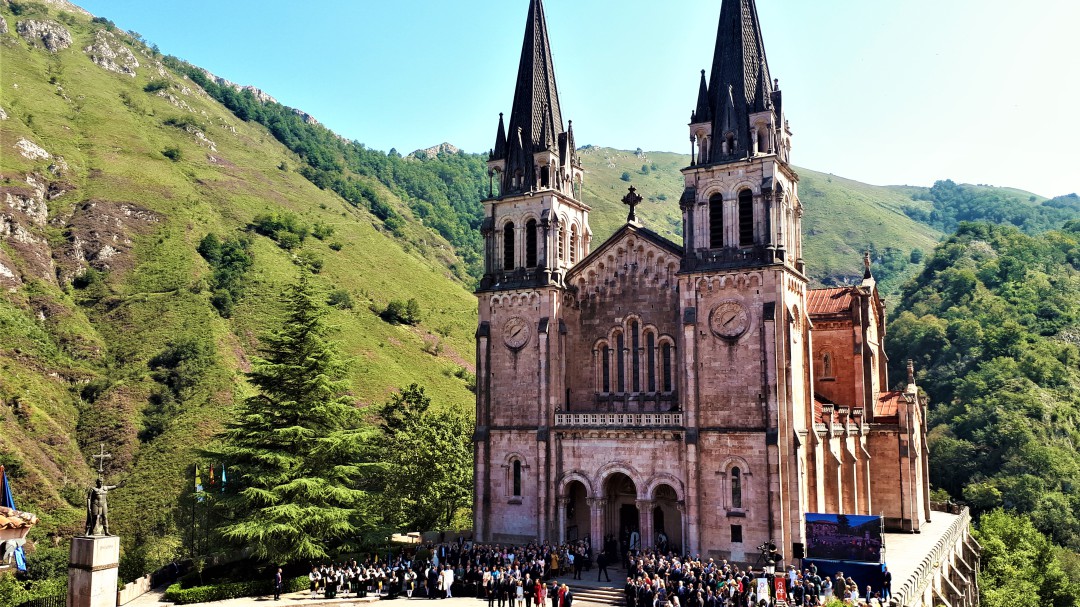 El Abad de Covadonga recibirá a Vox "con respeto, como a todo el mundo" pero rechaza el uso político de la Santina