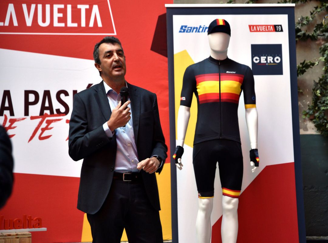 El director general de la Vuelta a España, Javier Guillén , durante la presentación de los maillots que llevarán los ciclistas en La Vuelta a España 2019. El director general de la Vuelta a España, Javier Guillén , durante la presentación de los maillots que llevarán los ciclistas en La Vuelta a España 2019.