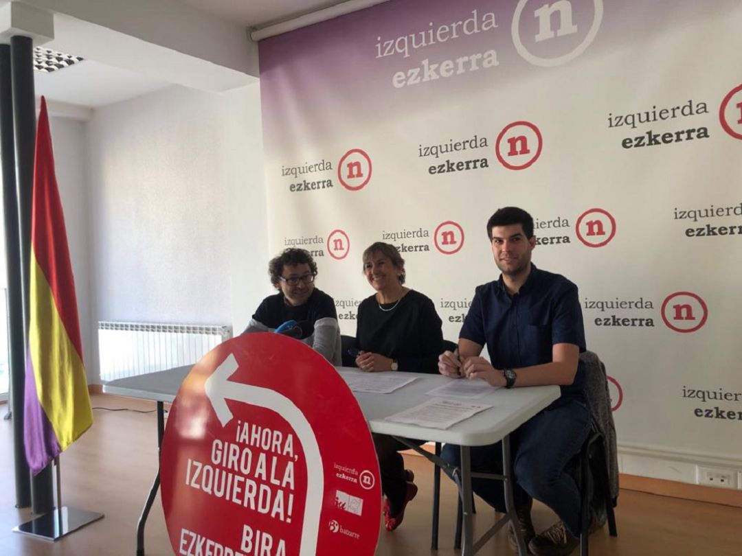 Txema Mauleón, Marisa de Simón y Carlos Guzman, los tres primeros candidatos en la lista con en la que concurre IE a las elecciones autonómicas Txema Mauleón, Marisa de Simón y Carlos Guzman, los tres primeros candidatos en la lista con en la que concurre IE a las elecciones autonómicas