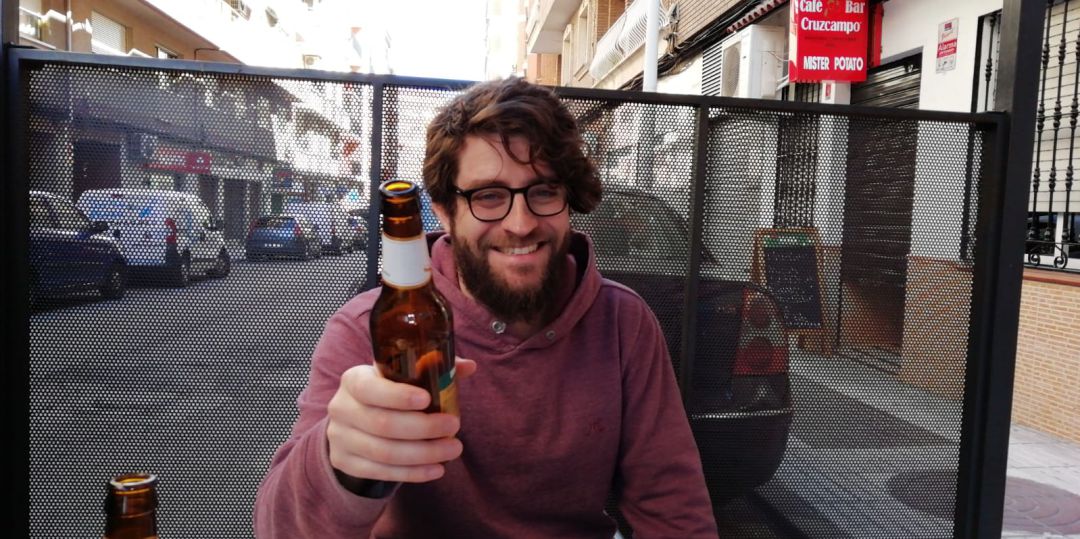 Julio Serrano, en una terraza de Puertollano Julio Serrano, en una terraza de Puertollano