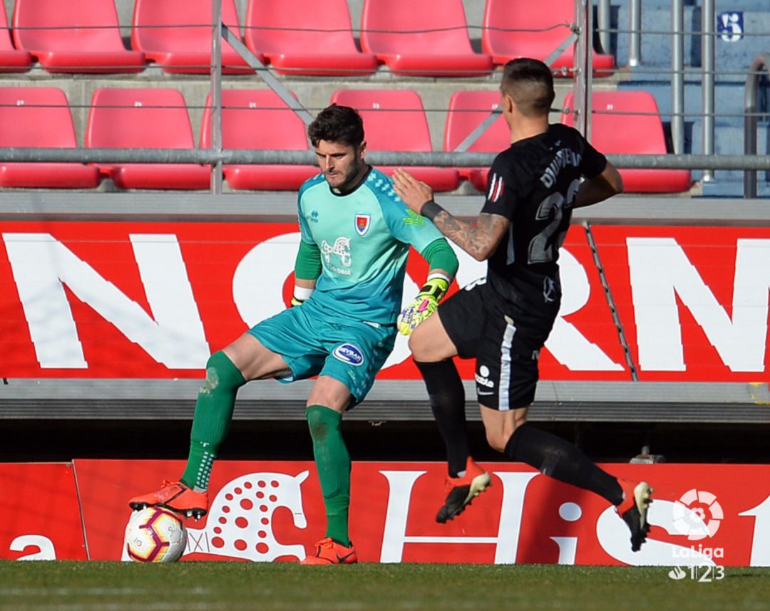 Juan Carlos, durante el partido ante el Sporting en Los Pajaritos. Juan Carlos, durante el partido ante el Sporting en Los Pajaritos.