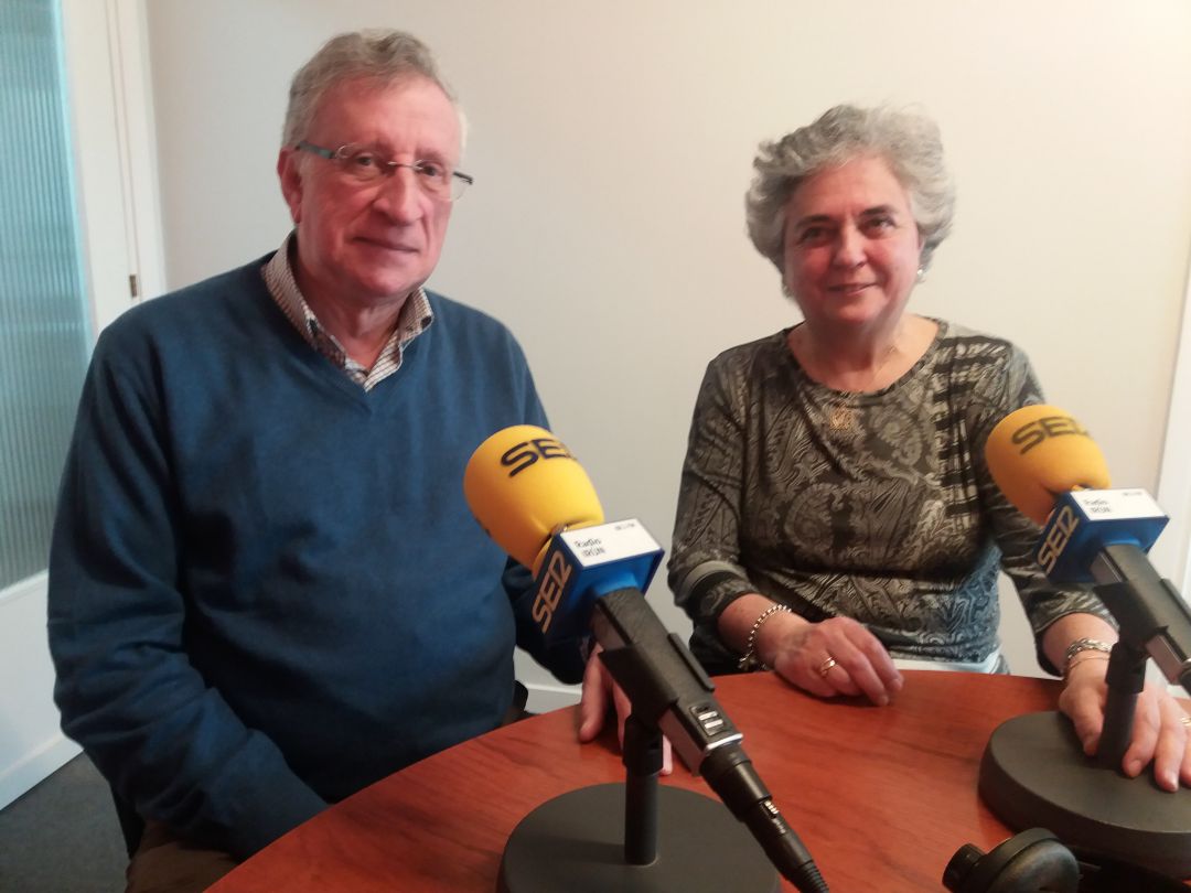José Luis Loidi y Lourdes Yarza, coleccionistas de instrumentos musicales del mundo, en Radio Irun. José Luis Loidi y Lourdes Yarza, coleccionistas de instrumentos musicales del mundo, en Radio Irun.