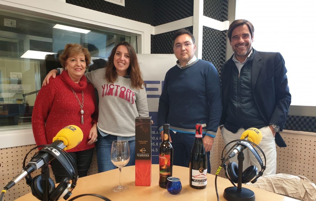 El aceite marcado por nuestra tierra volcánica llega desde Encomienda de Cervera hasta Entre Fogones El aceite marcado por nuestra tierra volcánica llega desde Encomienda de Cervera hasta Entre Fogones