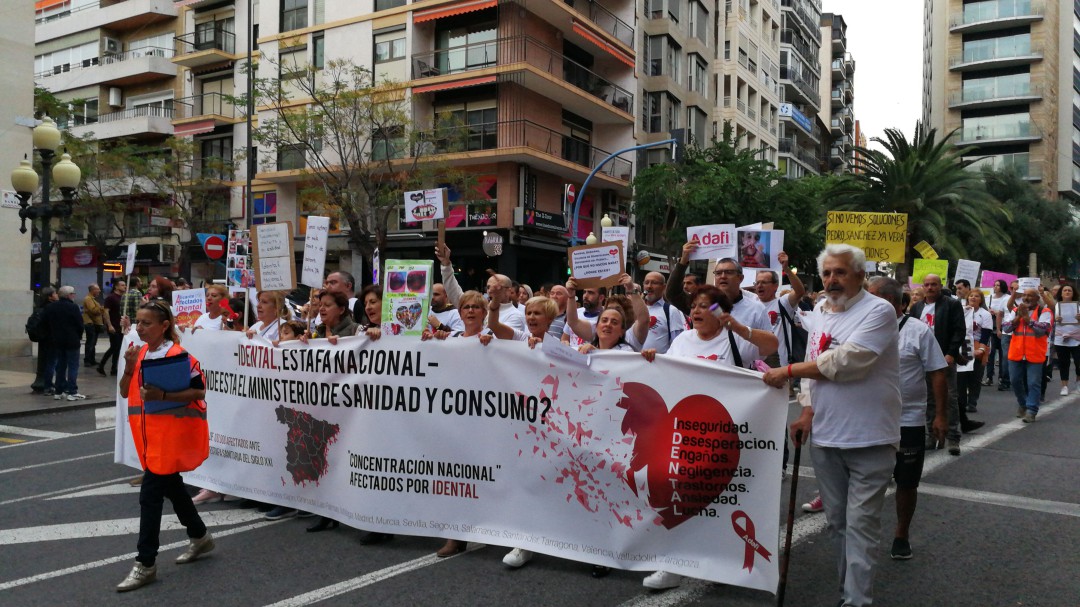 Chalecos rojos para manifestarse por la estafa de Idental