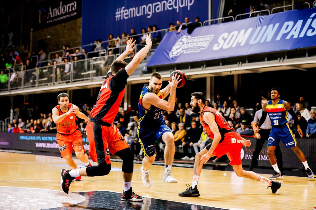 Valencia Basket remonta en el Principado por la cuarta plaza Valencia Basket remonta en el Principado por la cuarta plaza
