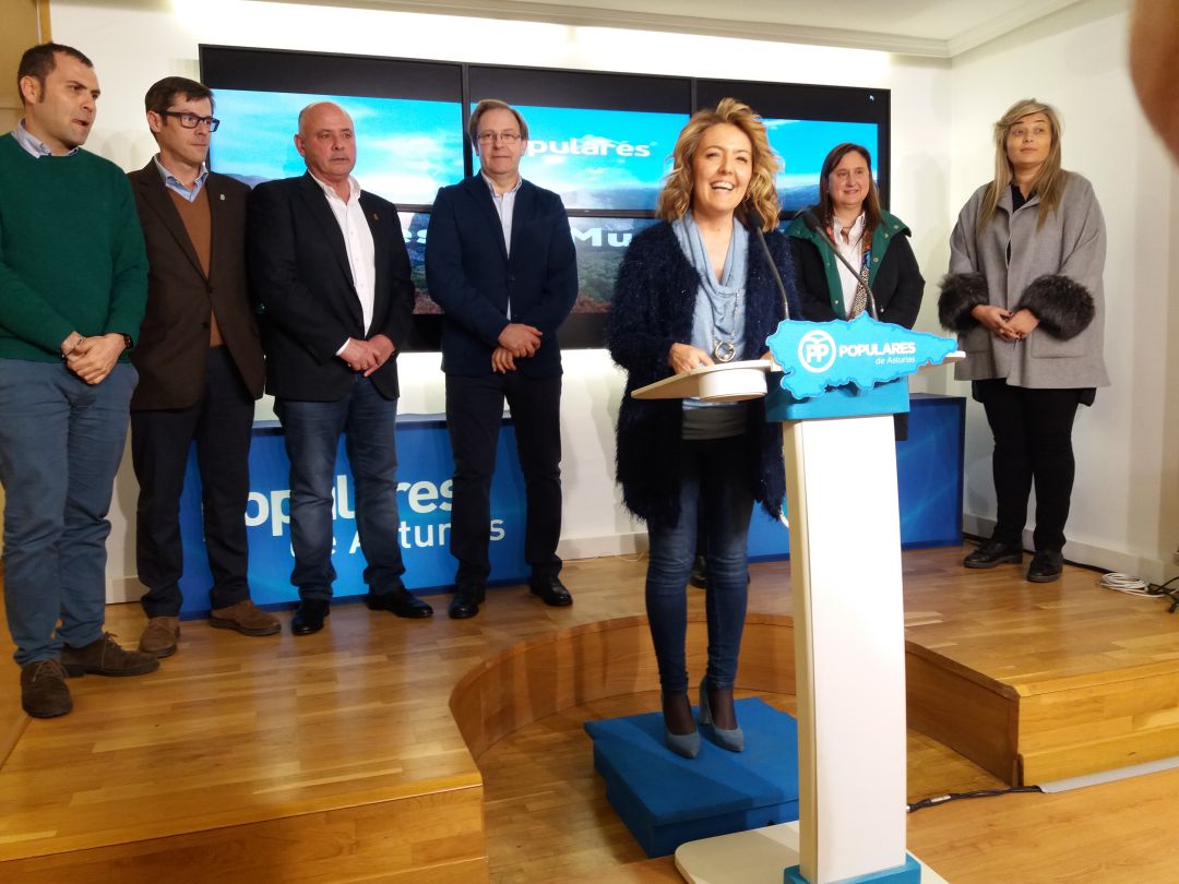 Mallada se centra en una renovación total de la candidatura a la Junta una vez cerrada la elección de los cabezas de lista para las municipales (al fondo algunos de las candidatos municipales). Mallada se centra en una renovación total de la candidatura a la Junta una vez cerrada la elección de los cabezas de lista para las municipales (al fondo algunos de las candidatos municipales).