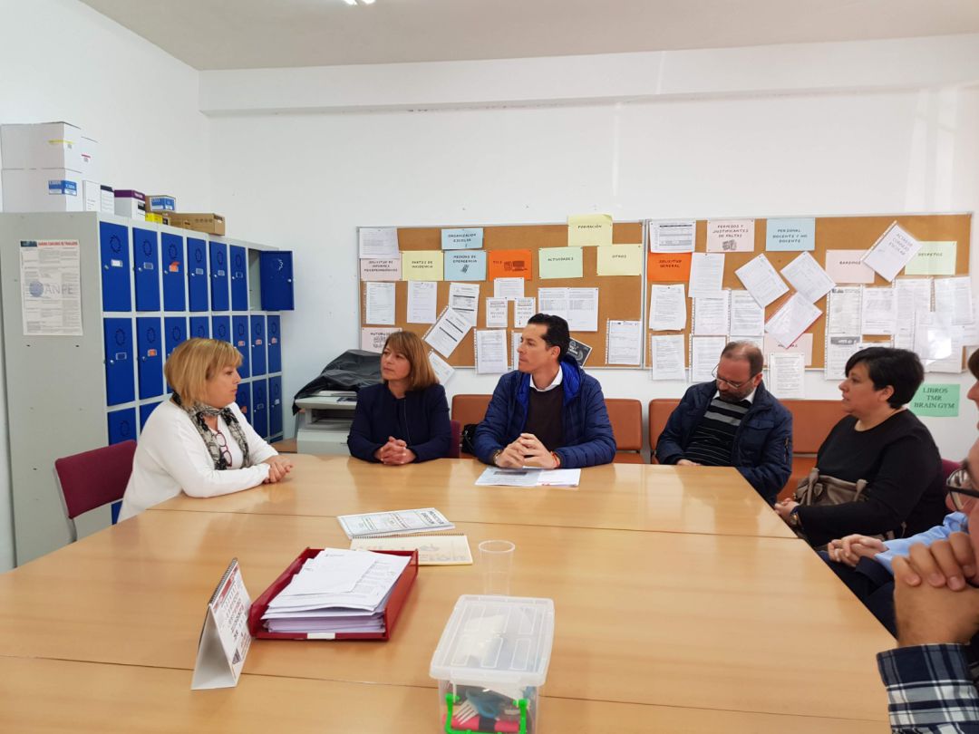 Reunión de la directora del centro con el alcalde de Elda y la alcaldesa de Aspe Reunión de la directora del centro con el alcalde de Elda y la alcaldesa de Aspe