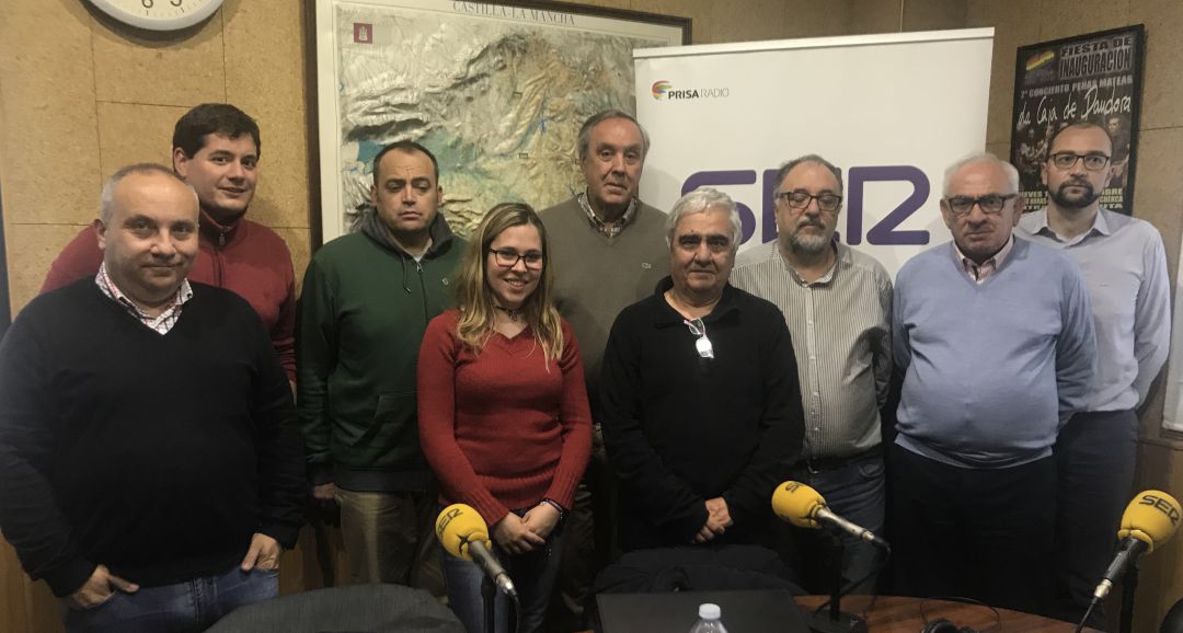 Participantes en la tertulia de este martes 9 de abril. Participantes en la tertulia de este martes 9 de abril.