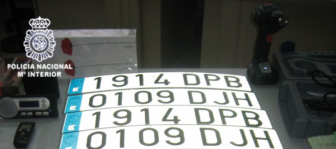Detienen a una persona tras falsificar la placa de matrícula para repostar sin pagar Detienen a una persona tras falsificar la placa de matrícula para repostar sin pagar