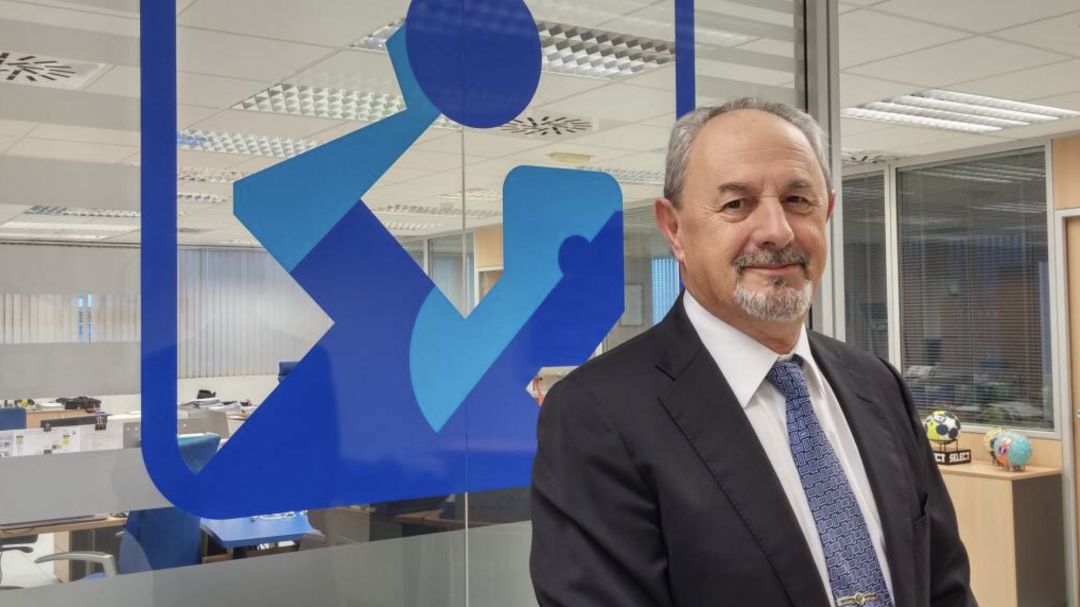 El presidente de Asobal, Adolfo Aragonés valora la Copa del Rey de Balonmano y la actulidad del Quabit BM Guadalajara: Adolfo Aragonés: "Querer ver a tu equipo ganar siempre, te nubla la vista" El presidente de Asobal, Adolfo Aragonés valora la Copa del Rey de Balonmano y la actulidad del Quabit BM Guadalajara: Adolfo Aragonés: "Querer ver a tu equipo ganar siempre, te nubla la vista"