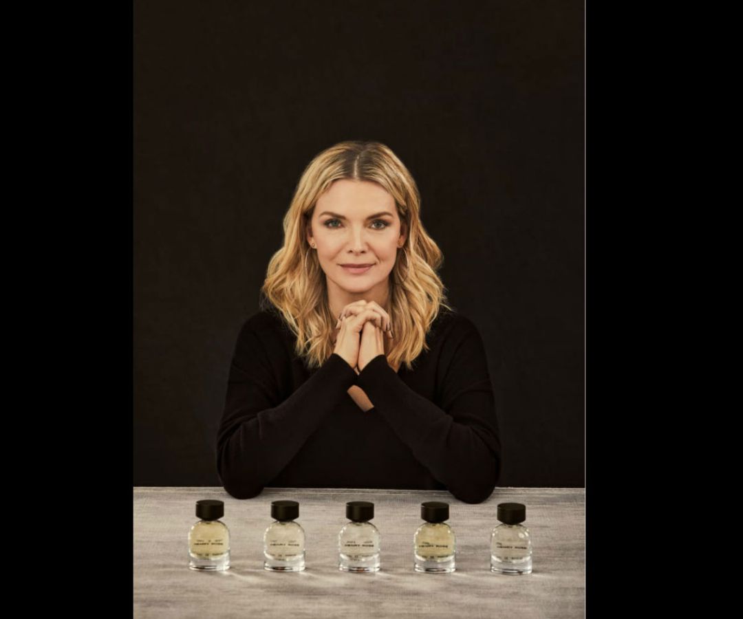 La actriz Michelle Pfeiffer presenta su colección de perfumes transparentes y honestos con el consumidor La actriz Michelle Pfeiffer presenta su colección de perfumes transparentes y honestos con el consumidor