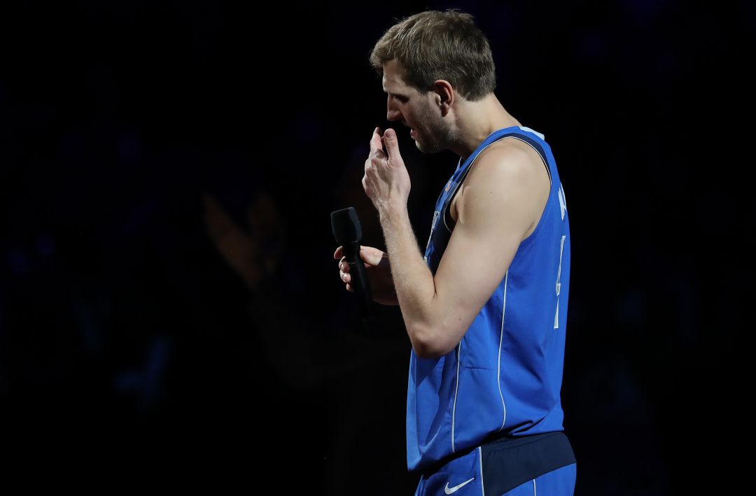 Nowitzki se emociona tras anunciar que será su último partido en casa Nowitzki se emociona tras anunciar que será su último partido en casa