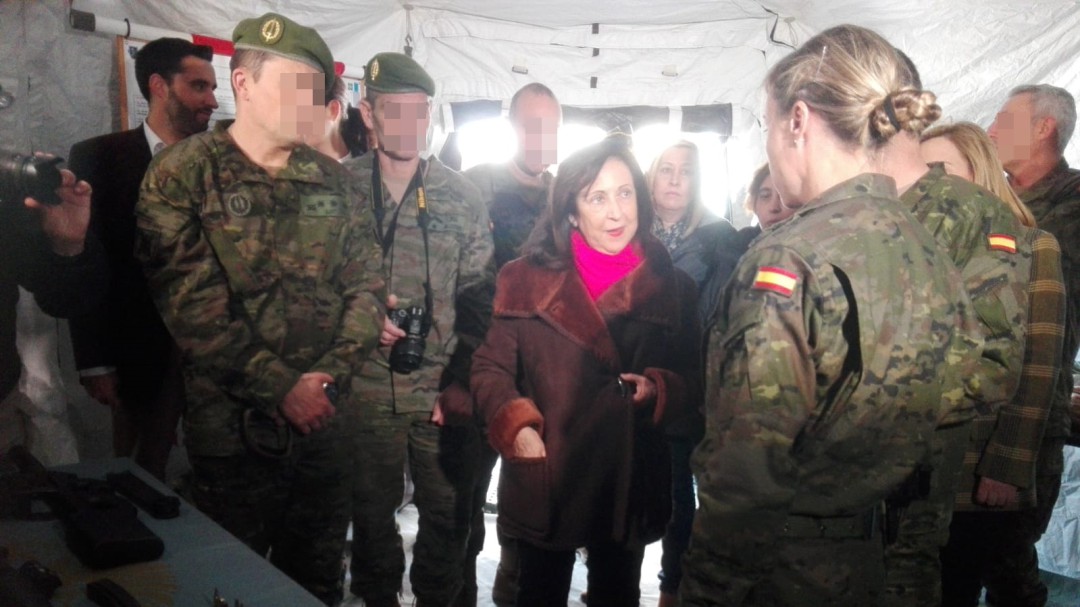 La ministra Robles aboga en el MOE por potenciar las mujeres en cuerpos de élite