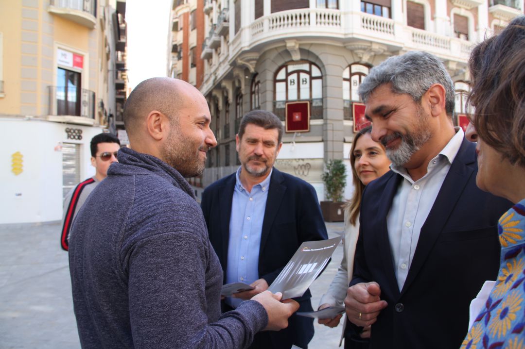 Cortés: "Pedimos que las firmas de los murcianos para la prisión permanente revisable se conviertan en votos" Cortés: "Pedimos que las firmas de los murcianos para la prisión permanente revisable se conviertan en votos"