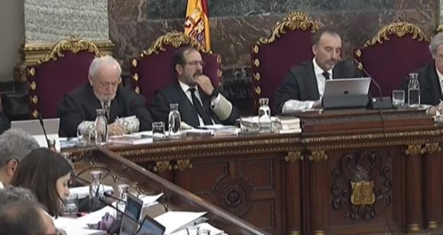 Luciano Varela (izquierda) durante el juicio Luciano Varela (izquierda) durante el juicio