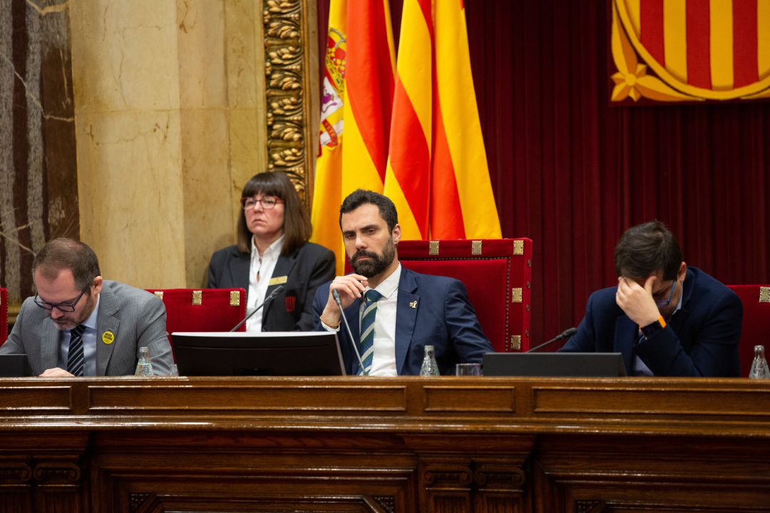 El presidente del Parlament Roger Torrent en el Pleno celebrado ayer. El presidente del Parlament Roger Torrent en el Pleno celebrado ayer.