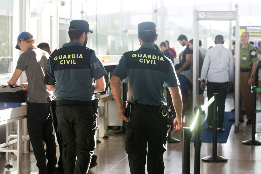 Agentes de la Guardia Civil Agentes de la Guardia Civil