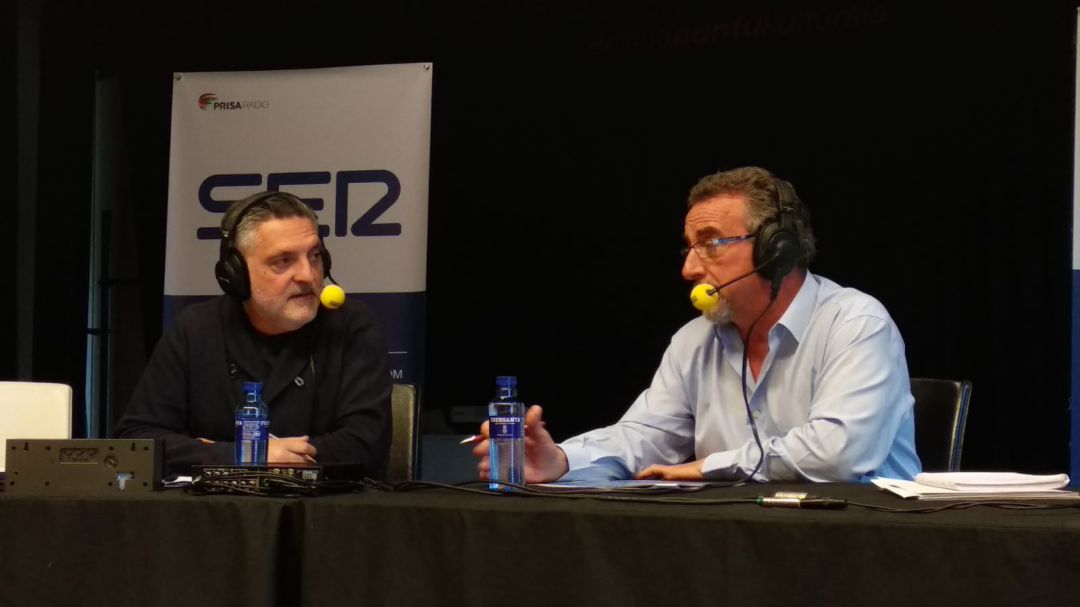 José Luis Araujo, a la derecha, ha repasado la labor que el Ayuntamiento de Ermua realiza en materia de Inmigración y Cooperación al Desarrollo José Luis Araujo, a la derecha, ha repasado la labor que el Ayuntamiento de Ermua realiza en materia de Inmigración y Cooperación al Desarrollo