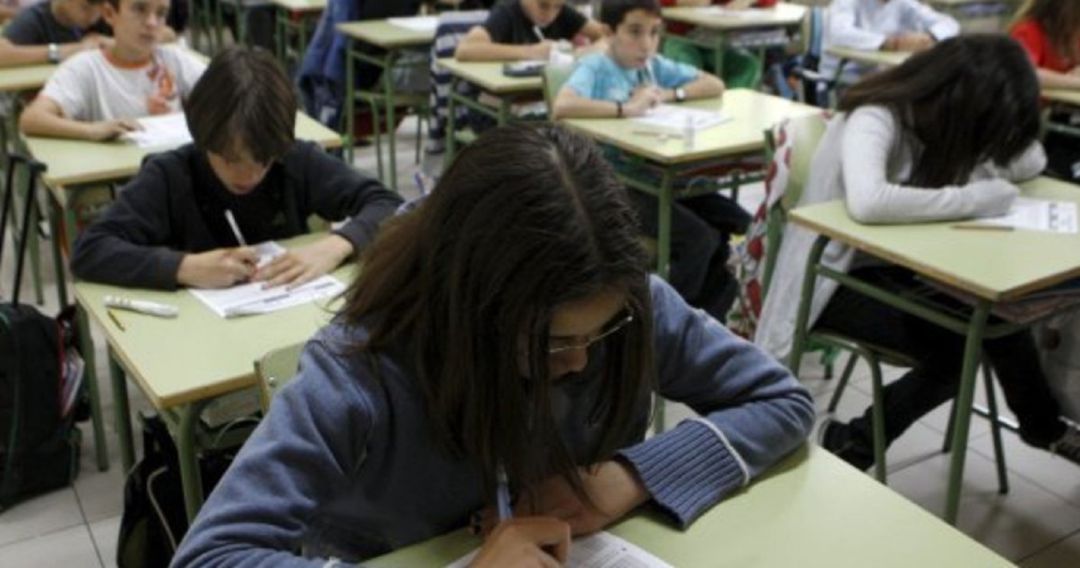 Los alumnos bilingües son mejores en inglés, los no bilingües en ciencias Los alumnos bilingües son mejores en inglés, los no bilingües en ciencias