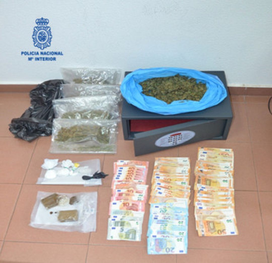 Detienen en Menorca a dos hombres por tráfico de drogas Detienen en Menorca a dos hombres por tráfico de drogas